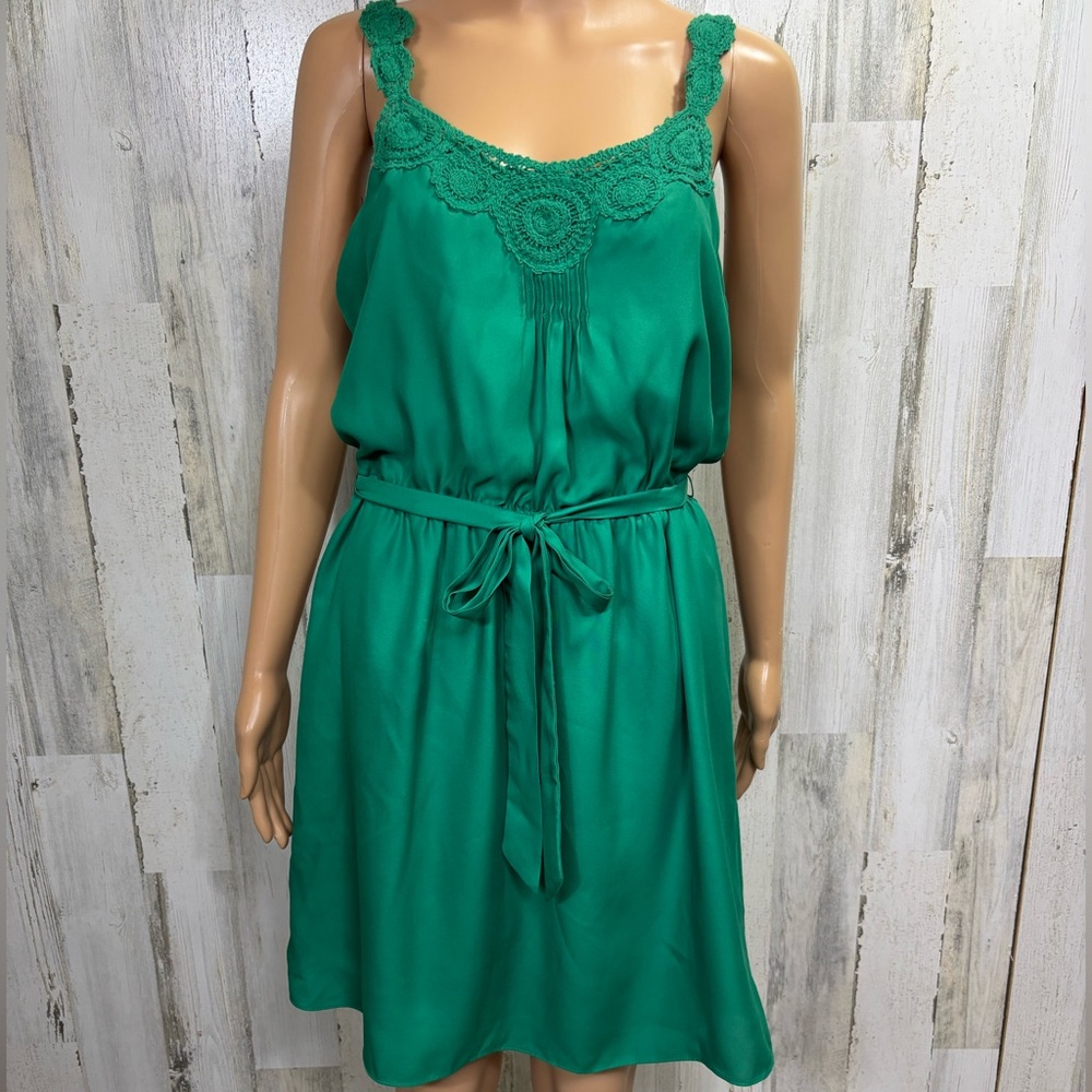 LC Lauren Conrad Green Lace Trim‎ Dress